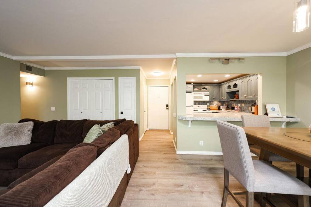 Chic Condo Steps From Petco Park San Diego Exterior photo