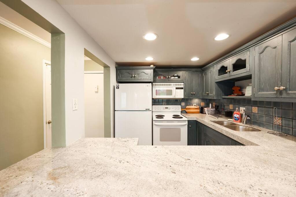Chic Condo Steps From Petco Park San Diego Exterior photo